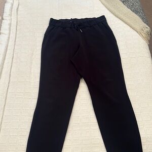 Black Lululemon pants with drawstring and 2 front pockets